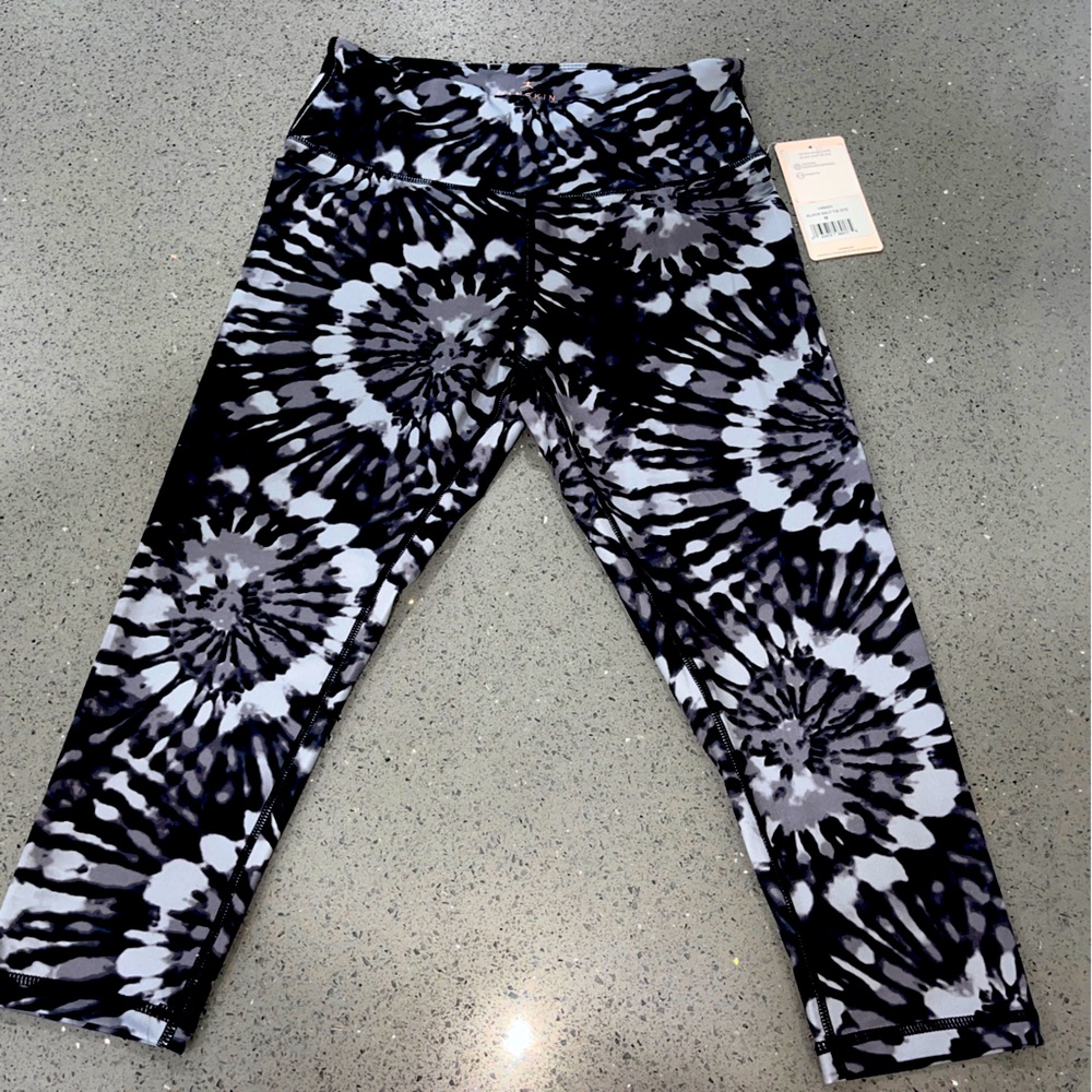 Danskin Women's All Over Printed Capri Legging, Black Salt Tie Dye Swirl, Medium